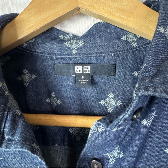 Uniqlo Blue Denim Floral Print Long Sleeve Button Down M - Picture 3 of 4